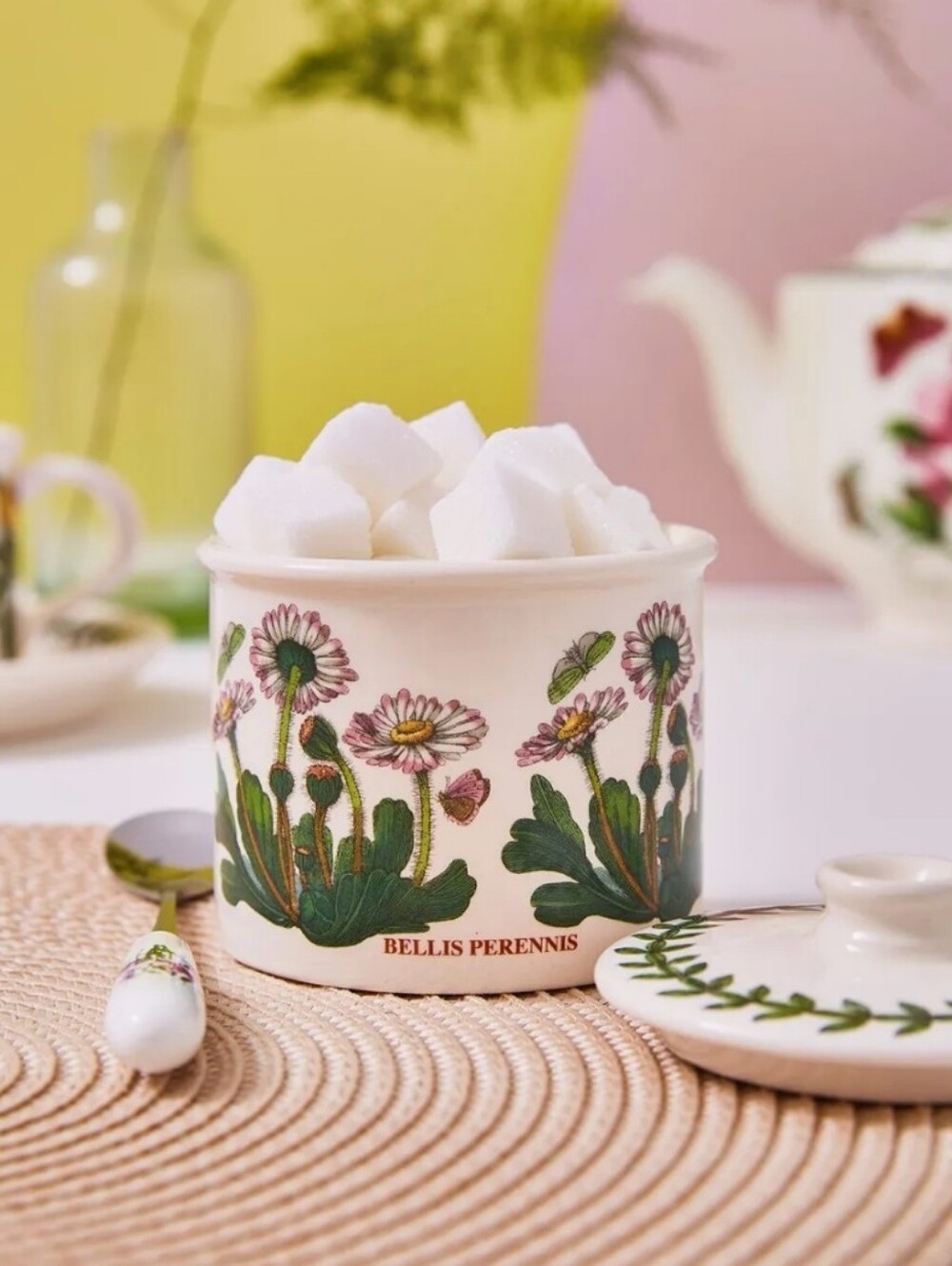Portmeirion Botanic Garden Daisy Covered Sugar Container, 7 Oz., 3 Inch, EUC
